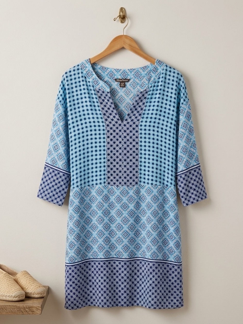 Tommy Bahama Blue and Teal Geometric V-Neck Tunic M
